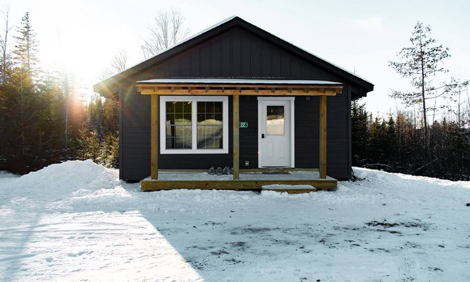 Rangeley House | THE DAM CAMP-Modern, cozy house minutes from downtown Rangeley & pet friendly 🐶