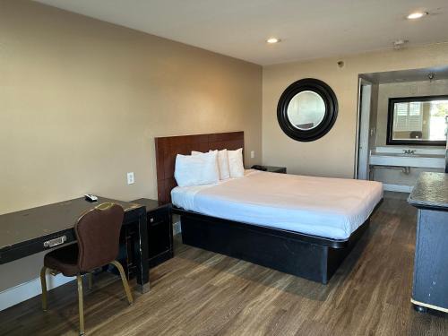 Southwest Anaheim Hotel | The Dixie Orange County