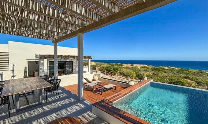 Vinorama Apartment | The Driftwood Loft @ New Seaside Villa w/Infinity Pool, Heated Spa, Beach & Surf