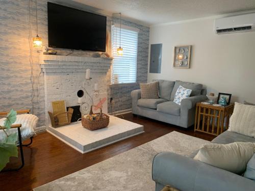 Snow Hill House | The Driftwood Den