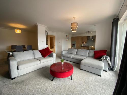 Nairn Apartment | The Duplex Nairn- Spacious 3 Bedroom with sunny balcony