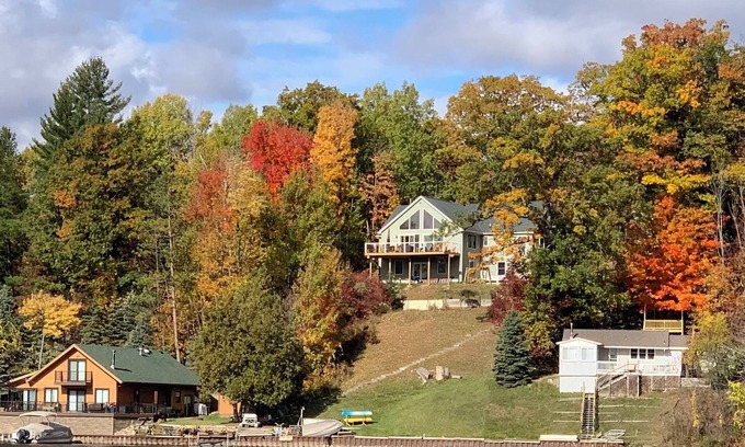 Lupton House | The Eagles Lookout on Sage Lake