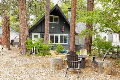 Sugarloaf Ski Chalet | The Eagles Nest Hot Tub BBQ Modern Retreat