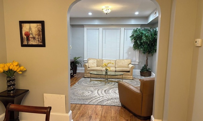 Northwest Hotel | The Elegant Spring House Loft