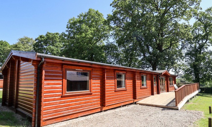 Kenwick Cottage | THE FAIRWAYS, family friendly, with hot tub in Louth