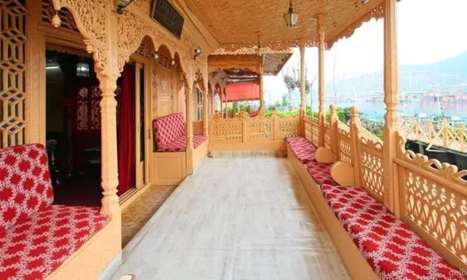 Dal Lake Hotel | The Floating Heritage Group