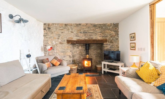 Tenby House | The Forge · St Davids Hideaway with Roll-top Bath & Log Burner