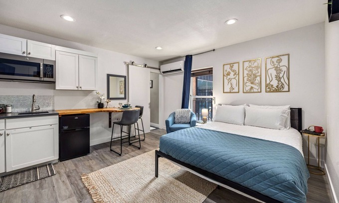 University Park Apartment | The Fox Den in Old Town! Pool, Sauna & Game Room