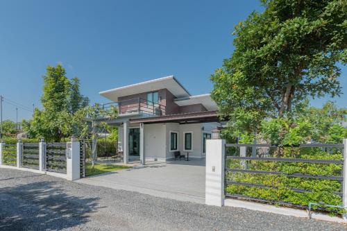 Luang Nuea Villa | The garden pool villa resort