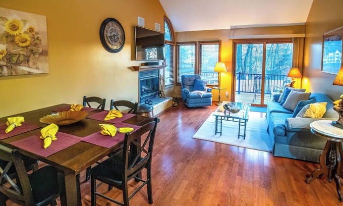 The Galena Territory House | The Glen, Perfect! Resort Core, Steps to Golf, Dog Friendly!