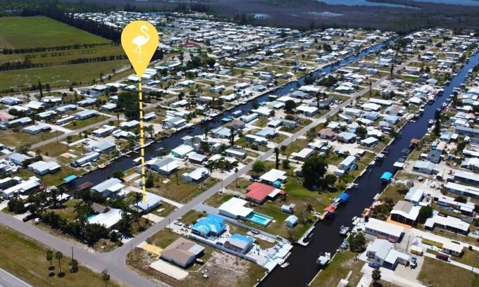 Flamingo Bay House | The Golden Flamingo – 2B/1Ba – Pool & Boat Ramp in Flamingo Bay