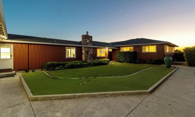 East San Jose House | The Great Escape 5 Bedrooms -Pool, Sauna, Private Acreage .