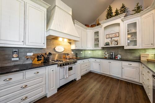 Dogwood Mountain House | The Great Escape Sunsets Hot Tub Bliss