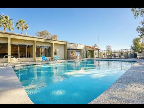 Mesa Apartment | The Hamptons