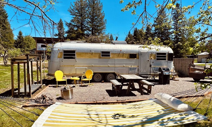 Martin City House | The Happy Camper 10 minutes from Weat Glacier