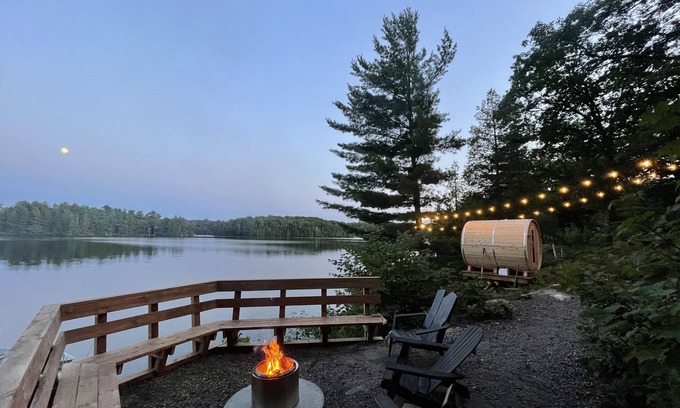 Utterson Cottage | The Hatch - your family lakehouse retreat in Muskoka w/Sauna & Hot Tub