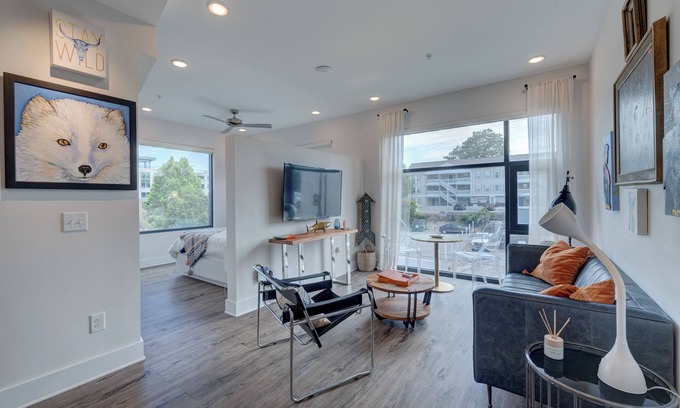 River District Apartment | The Hive 201 King Suite by BlueStar