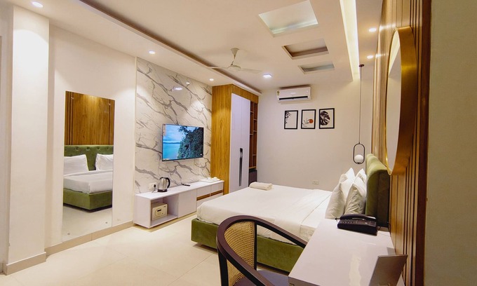 Sector 40 Hotel | The Hoften Elite Millennium City, Gurugram