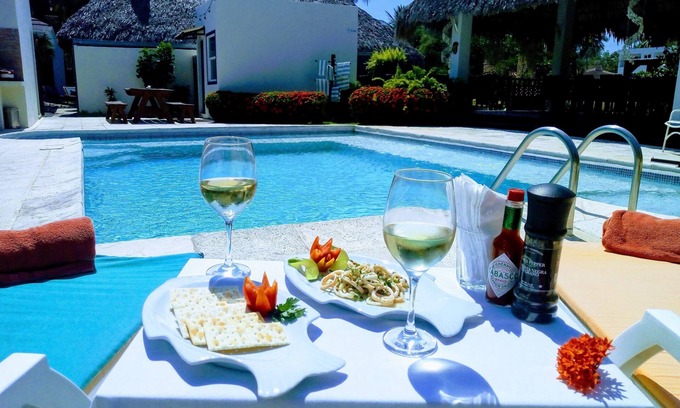 Puerto Quetzal Hotel | The Hook Lodge