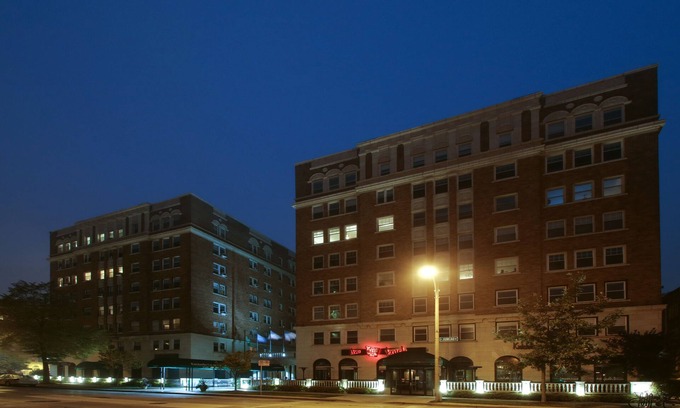 Yankee Hill Hotel | The Knickerbocker on the Lake