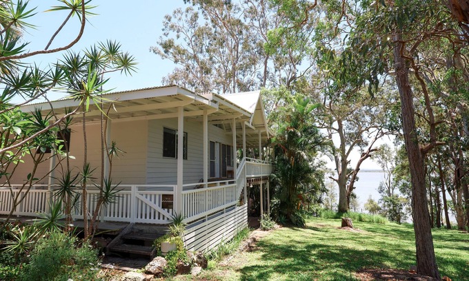 Wooloweyah House | The Lakehouse - absolute waterfront retreat