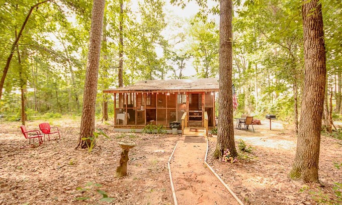 Tyler House | The Lazy Squirrel