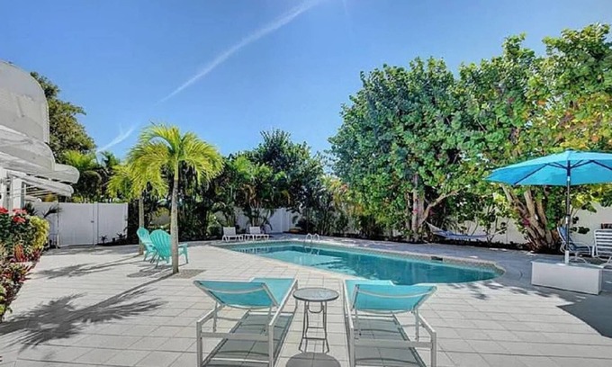 Parker Ridge House | The Lewis Cottage Pool, Downtown, Beach, Shops & Restaurants!