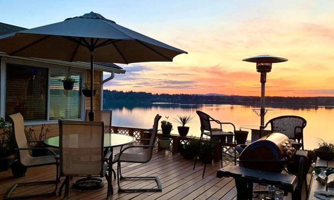 Boston Harbor House | The Lighthouse RV- Beautiful views- Boston Harbor I Olympia