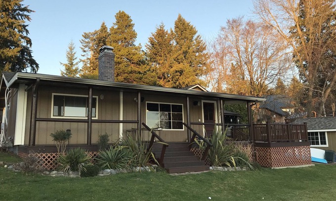 Lacey Cabin | The Little Lodge 3 bed 1 1/2 bath" private 100' no bank lakefront with dock