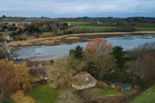 Freshwater House | The Lodge: Adorable, Romantic Thatched Cottage