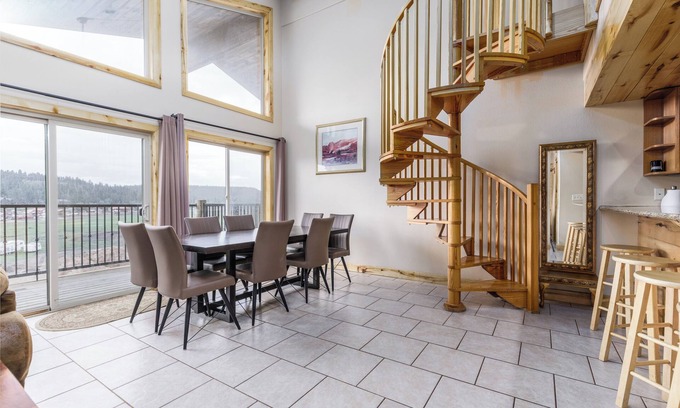 Meadow View Heights Apartment | The Lodge at Duck Creek: EAGLE'S LOOKOUT SUITE