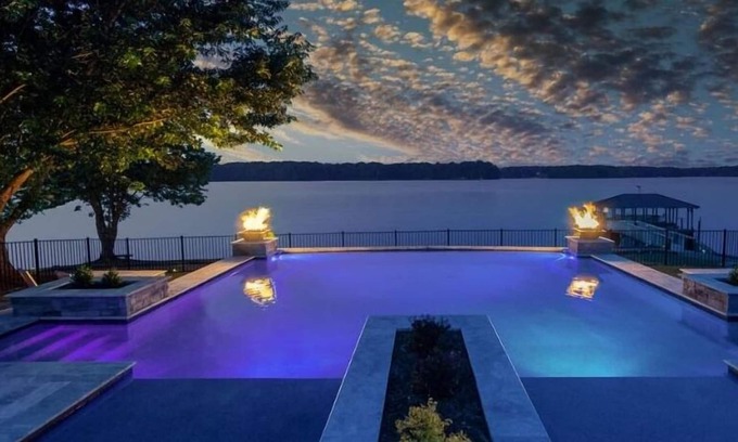 Lake Norman of Catawba Cabin | THE LODGE! Best views on the Lake! Amazing Log Cabin-Pool | Sleeps 22 |Pickle Ball Court