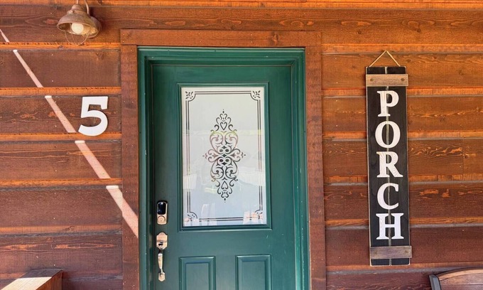 Grand Lake Hotel | The Loose Moose Lodge #5 at Downtown Grand Lake near RMNP Entrance