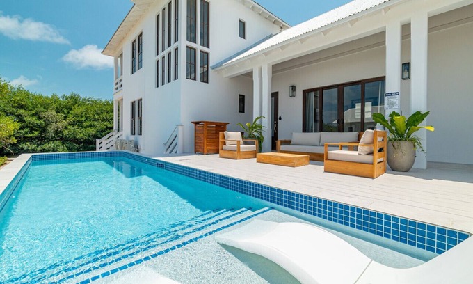 San Pedro Villa | The Lovejoy & The Pool Club at Mahogany Bay