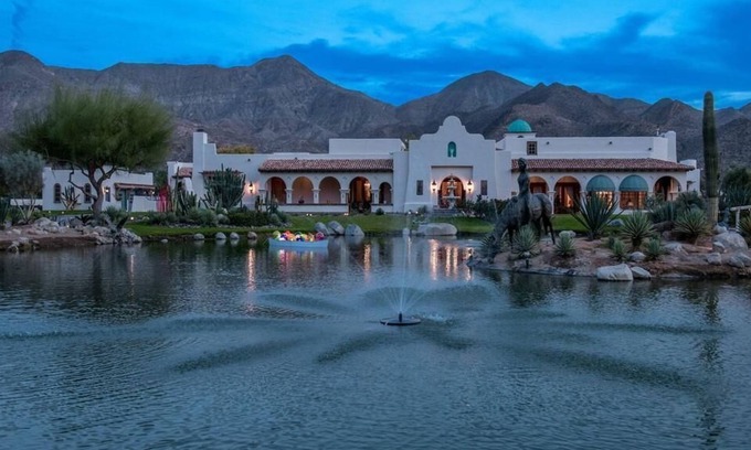 Palm Springs House | The Main Pond Estate