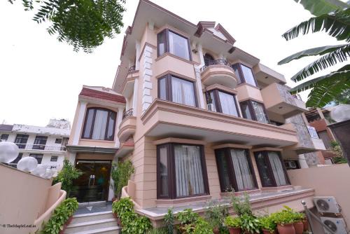 DLF City Hotel | The Maple Leaf @ DLF Cyber City