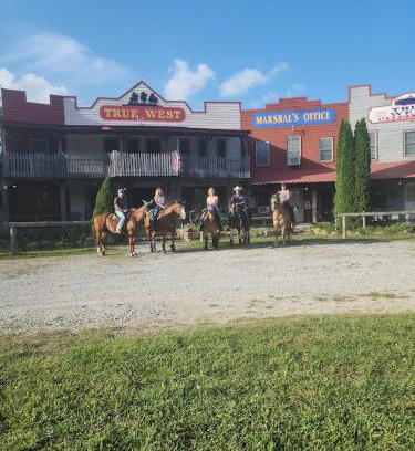 Jamestown Apartment | The Marshals suite