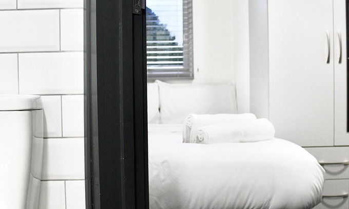 Selly Oak Hotel | The Mini Hotel -Birmingham City-FREE BREAKFAST