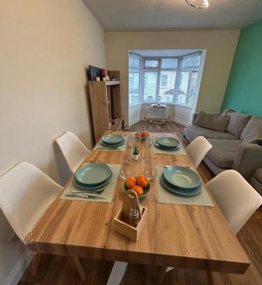 West Hendon Apartment | The Mint Green House