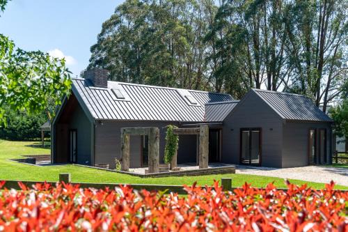 Exeter House | The Mist, Luxury Farm W Fireplace & Workspace