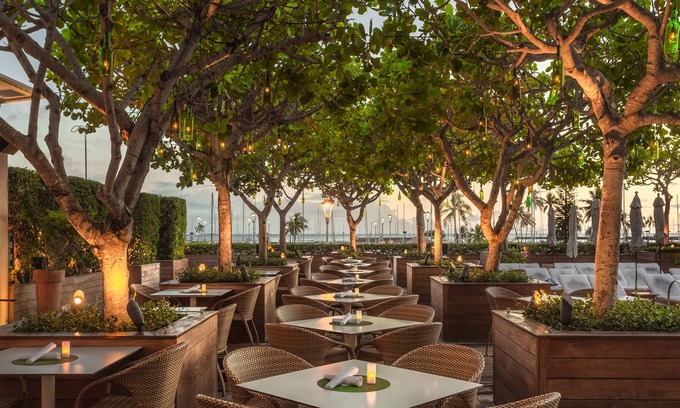 Waikiki Resort | The Modern Honolulu - PARTIAL OCEAN VIEW 1 KING BED