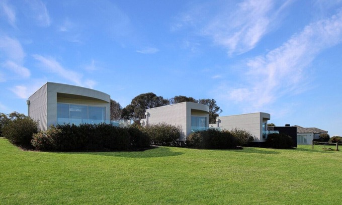 Point Lonsdale Villa | The Nest Estate- Private residence, 5 luxury pods, 5 spas, 10 rooms, Sleeping 20