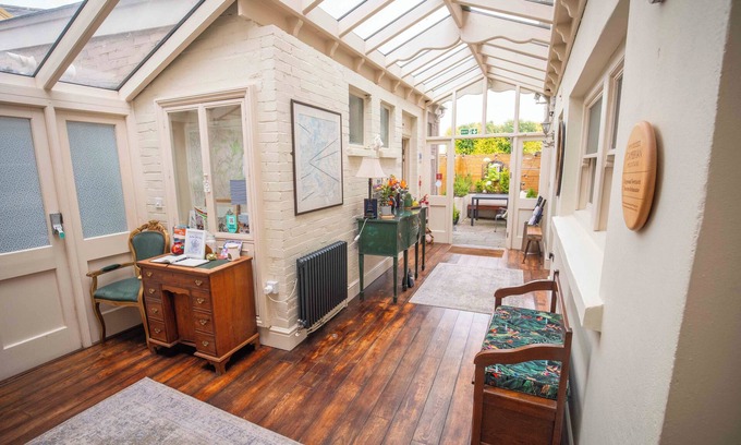 Llandovery House | The New White Lion