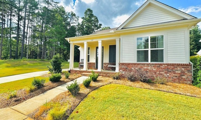 Oxford House | The Oaks, Discounted rate for S. Carolina game!