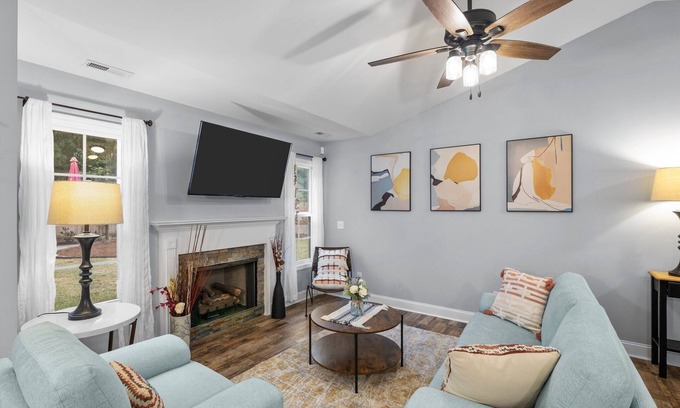 New Bern House | The Oasis.3BR Entire unit with Private Yard