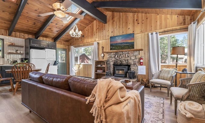 The Village Ski Chalet | The Oasis Chalet - Walking Distance To The Village, The Lake, And Alpine Slide! 2 Bedroom Chalet