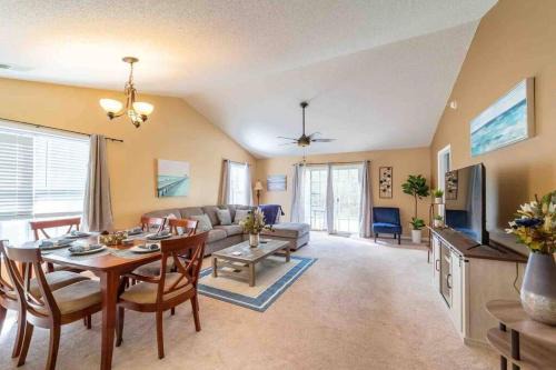 Myrtle Beach House | The Oasis w/3br/Wi-Fi/15 Minutes from the beach