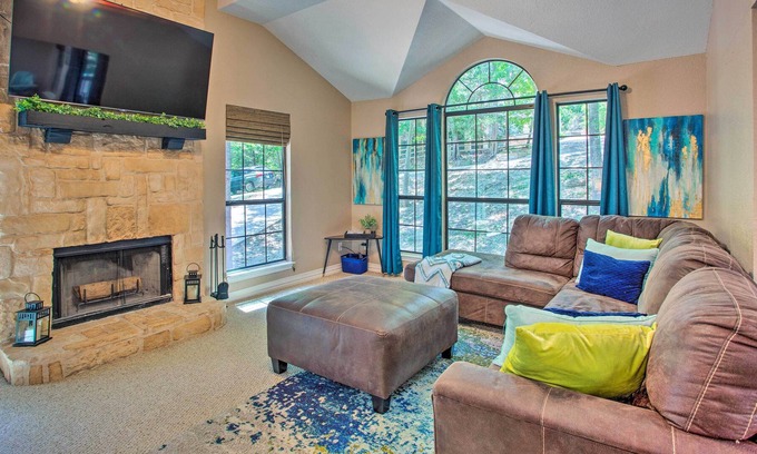 Pottsboro House | ‘The Oasis’ w/ Game Room & Private Hot Tub!