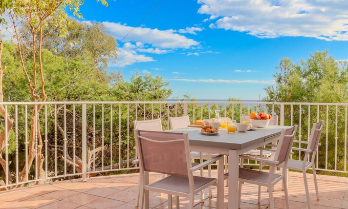 Coveta Fuma Ski Chalet | The Ocean Retreat - Beach Villa 30m next to the sea