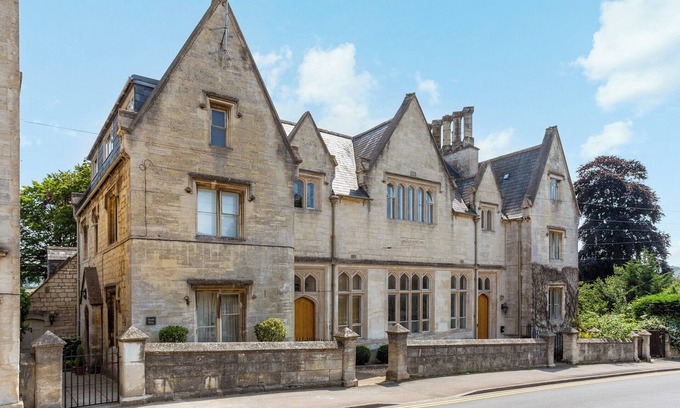 Painswick Cottage | The Old Library, Apartment 1
